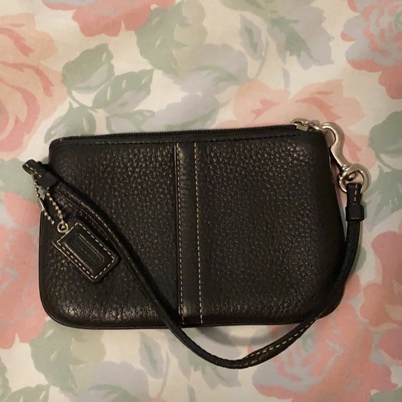 Coach Clutch - Picture 3 of 4